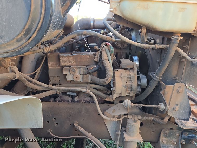 image for item EL1984 2002 International  4700 dump truck