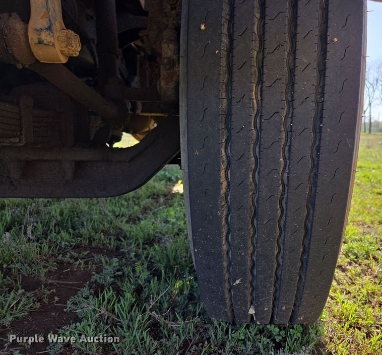 image for item EL1984 2002 International  4700 dump truck