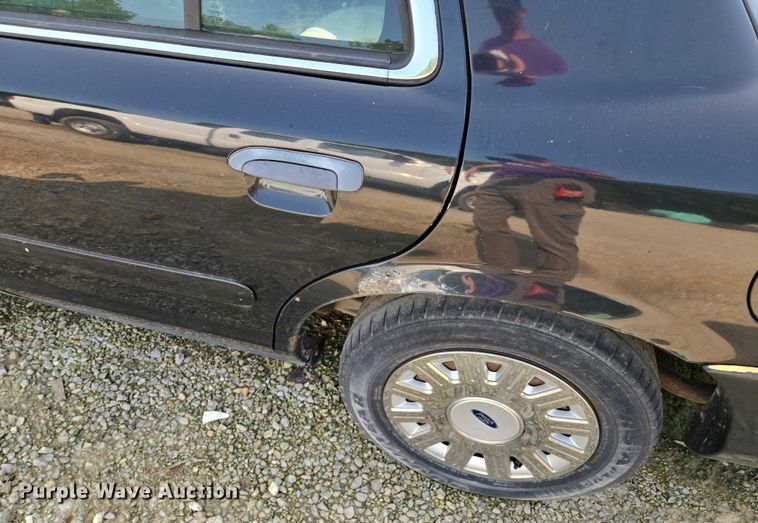 image for item EM7457 2003 Ford Crown Victoria Police Interceptor 