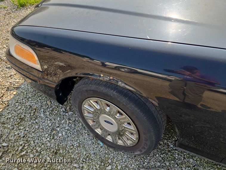 image for item EM7457 2003 Ford Crown Victoria Police Interceptor 
