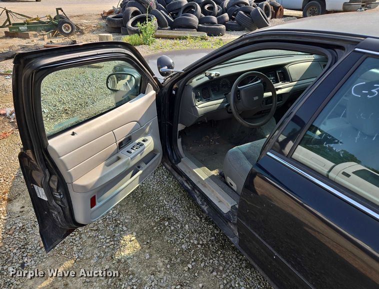 image for item EM7457 2003 Ford Crown Victoria Police Interceptor 