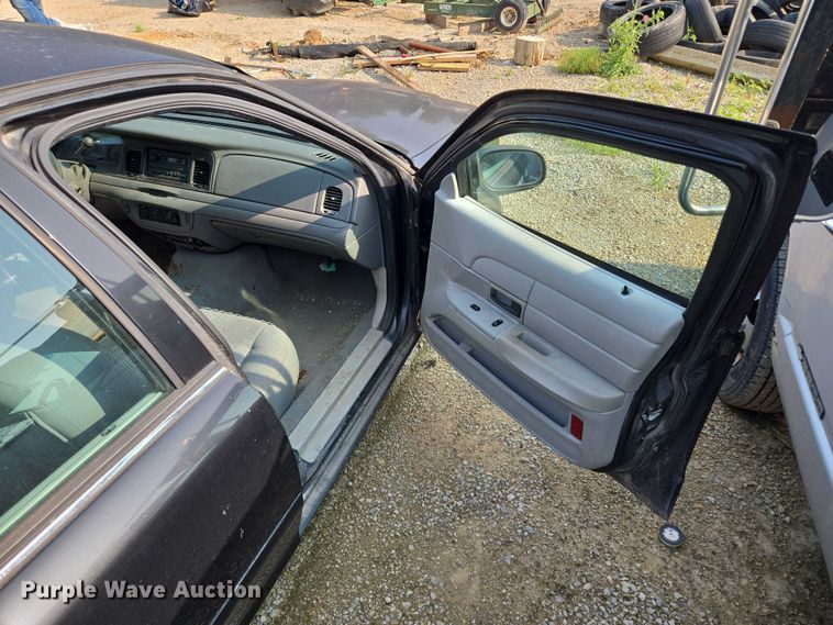 image for item EM7457 2003 Ford Crown Victoria Police Interceptor 