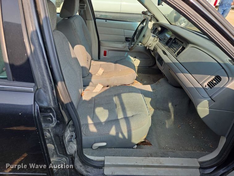 image for item EM7457 2003 Ford Crown Victoria Police Interceptor 