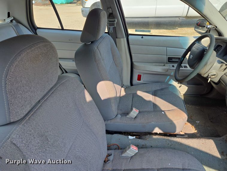 image for item EM7457 2003 Ford Crown Victoria Police Interceptor 