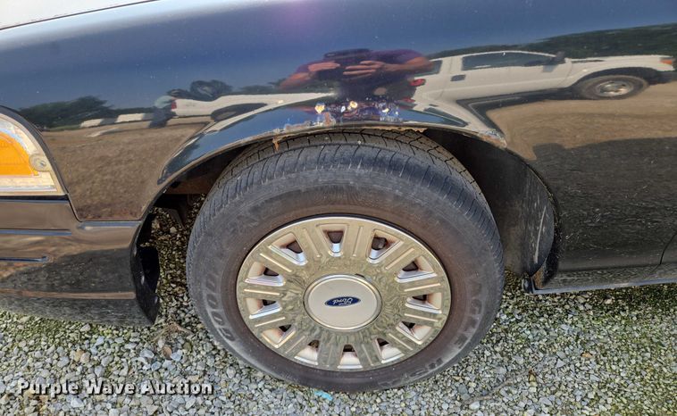 image for item EM7457 2003 Ford Crown Victoria Police Interceptor 