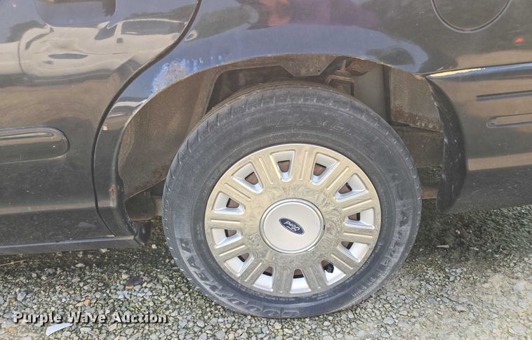 image for item EM7457 2003 Ford Crown Victoria Police Interceptor 