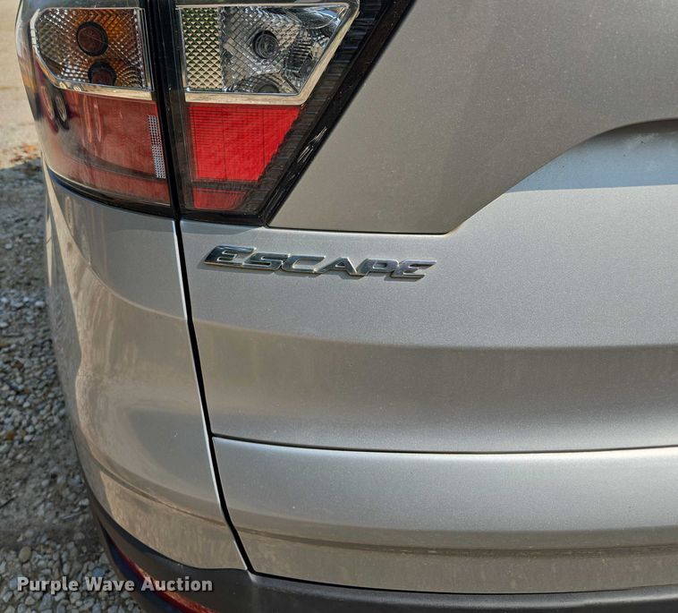 image for item EM7458 2018 Ford Escape SUV