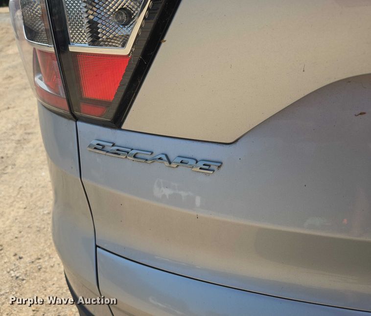 image for item EM7460 2017 Ford Escape SUV