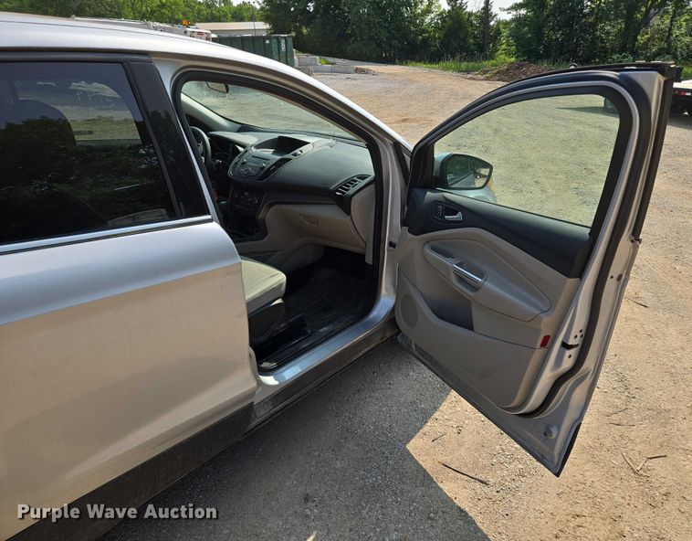 image for item EM7460 2017 Ford Escape SUV