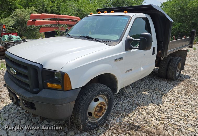 image for item EM7461 2006 Ford F350 Super Duty XL flatbed pickup truck