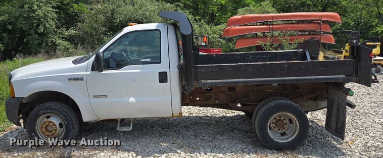 image for item EM7461 2006 Ford F350 Super Duty XL flatbed pickup truck