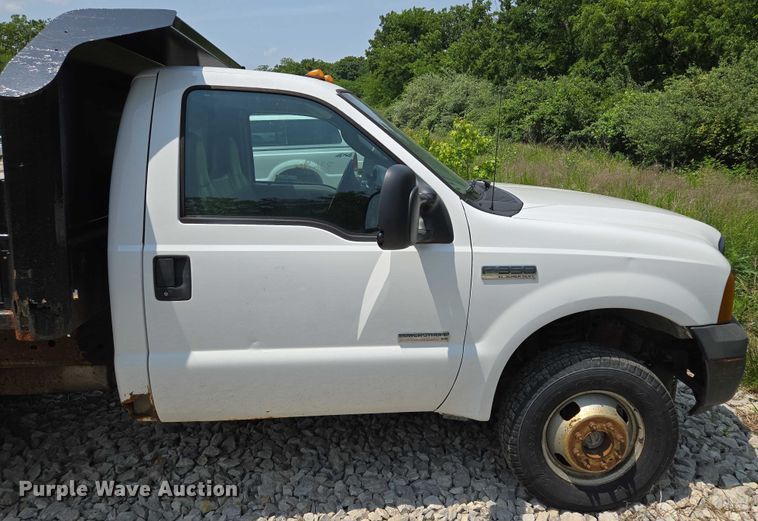 image for item EM7461 2006 Ford F350 Super Duty XL flatbed pickup truck