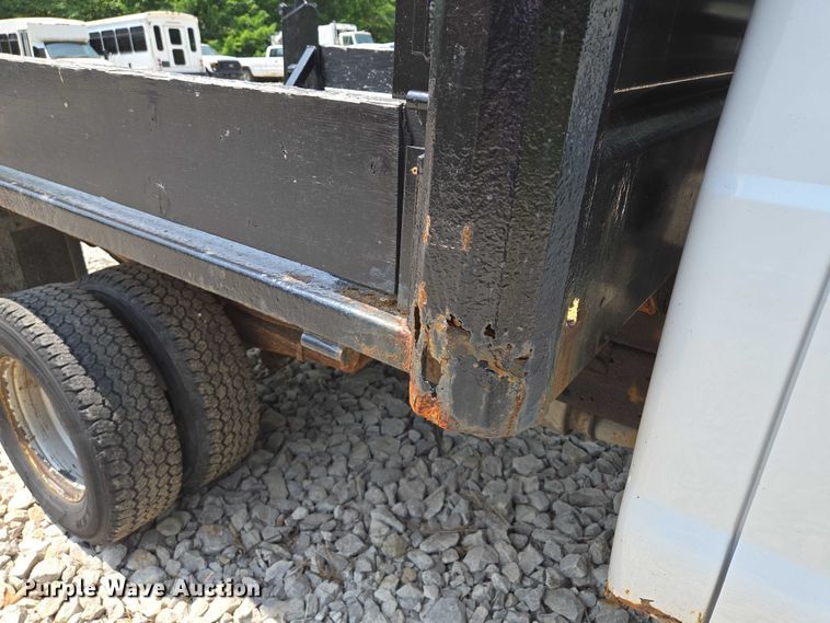 image for item EM7461 2006 Ford F350 Super Duty XL flatbed pickup truck