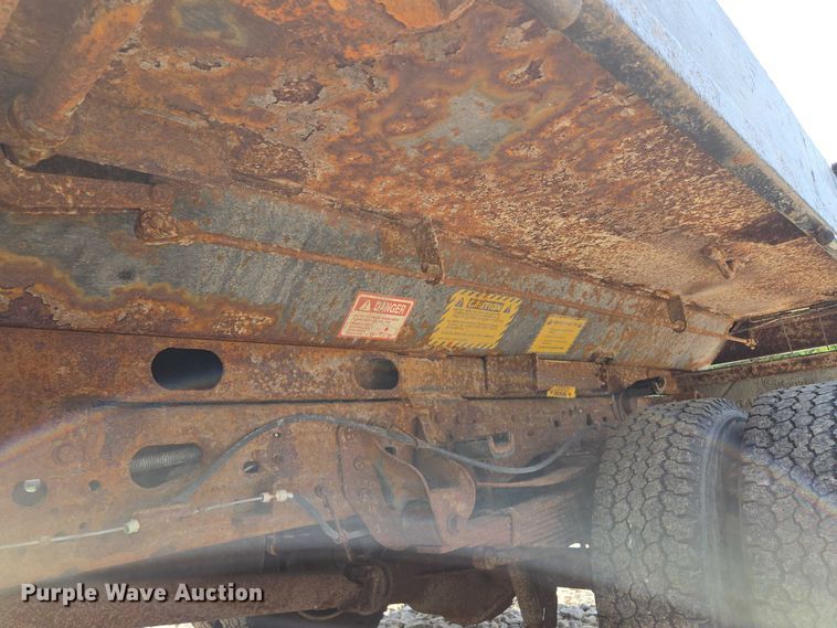 image for item EM7461 2006 Ford F350 Super Duty XL flatbed pickup truck