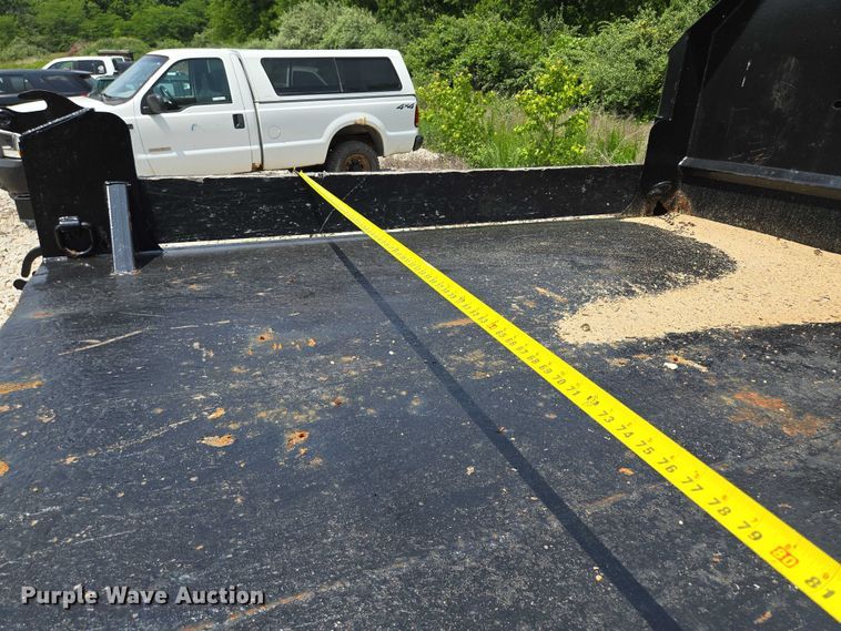 image for item EM7461 2006 Ford F350 Super Duty XL flatbed pickup truck