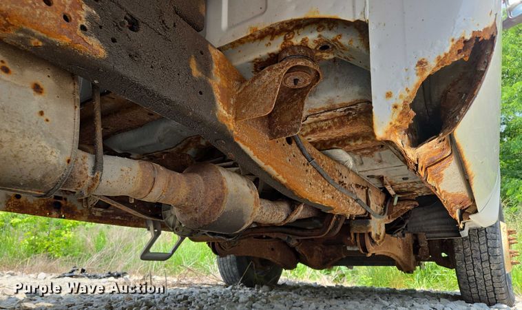 image for item EM7461 2006 Ford F350 Super Duty XL flatbed pickup truck