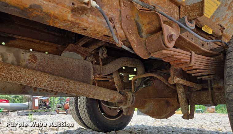 image for item EM7461 2006 Ford F350 Super Duty XL flatbed pickup truck