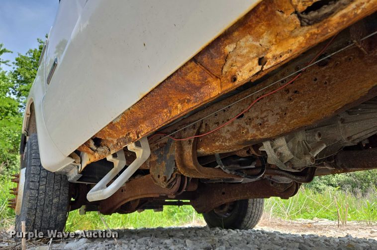 image for item EM7461 2006 Ford F350 Super Duty XL flatbed pickup truck