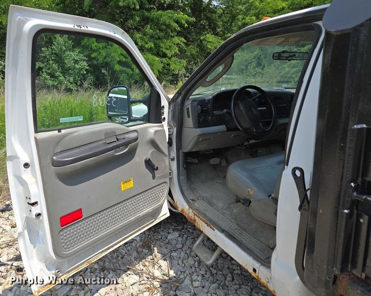 image for item EM7461 2006 Ford F350 Super Duty XL flatbed pickup truck