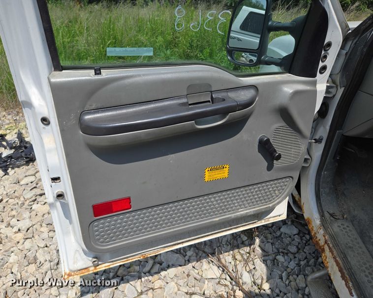 image for item EM7461 2006 Ford F350 Super Duty XL flatbed pickup truck