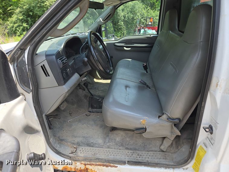 image for item EM7461 2006 Ford F350 Super Duty XL flatbed pickup truck