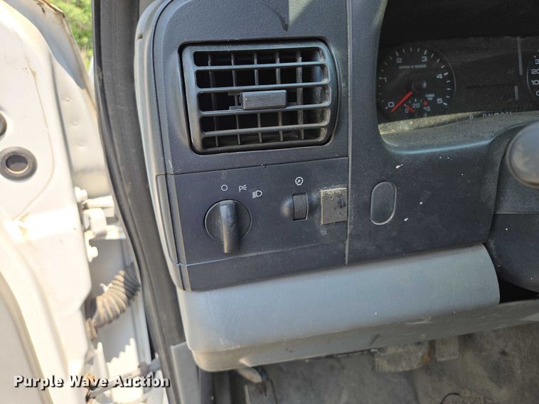 image for item EM7461 2006 Ford F350 Super Duty XL flatbed pickup truck