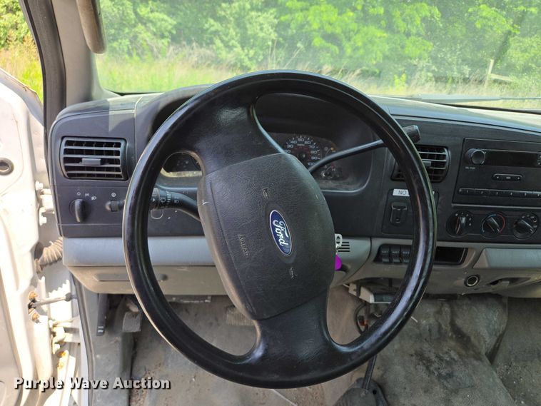 image for item EM7461 2006 Ford F350 Super Duty XL flatbed pickup truck