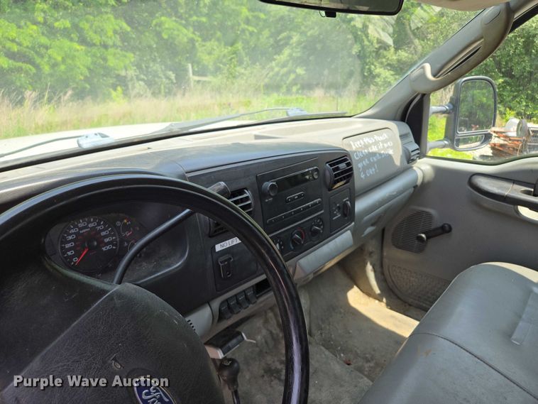 image for item EM7461 2006 Ford F350 Super Duty XL flatbed pickup truck