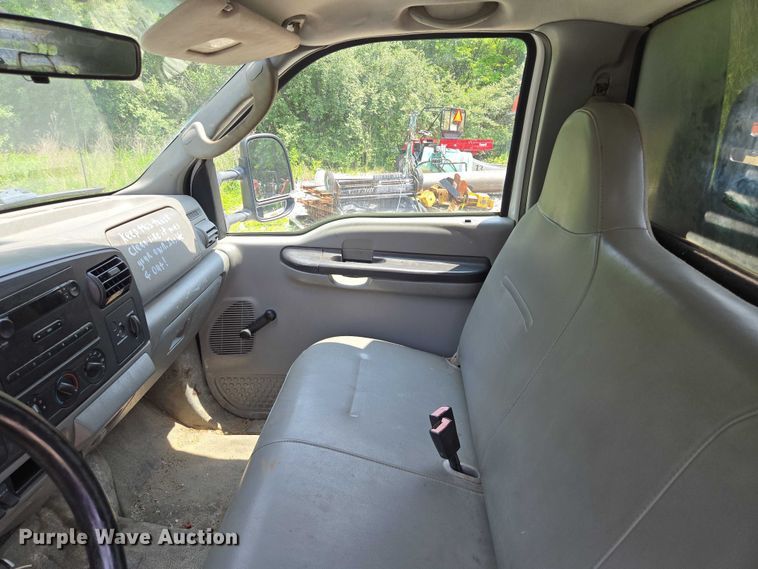 image for item EM7461 2006 Ford F350 Super Duty XL flatbed pickup truck