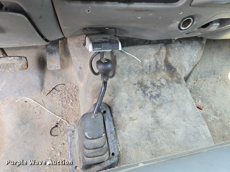 image for item EM7461 2006 Ford F350 Super Duty XL flatbed pickup truck