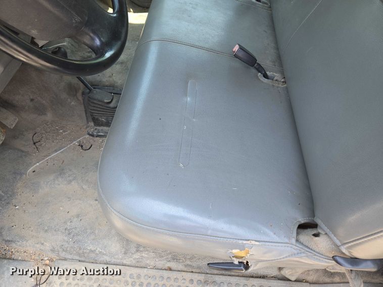 image for item EM7461 2006 Ford F350 Super Duty XL flatbed pickup truck