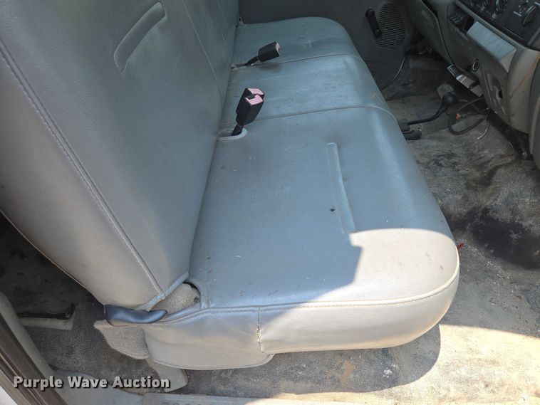 image for item EM7461 2006 Ford F350 Super Duty XL flatbed pickup truck