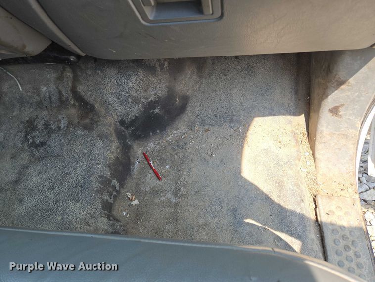 image for item EM7461 2006 Ford F350 Super Duty XL flatbed pickup truck