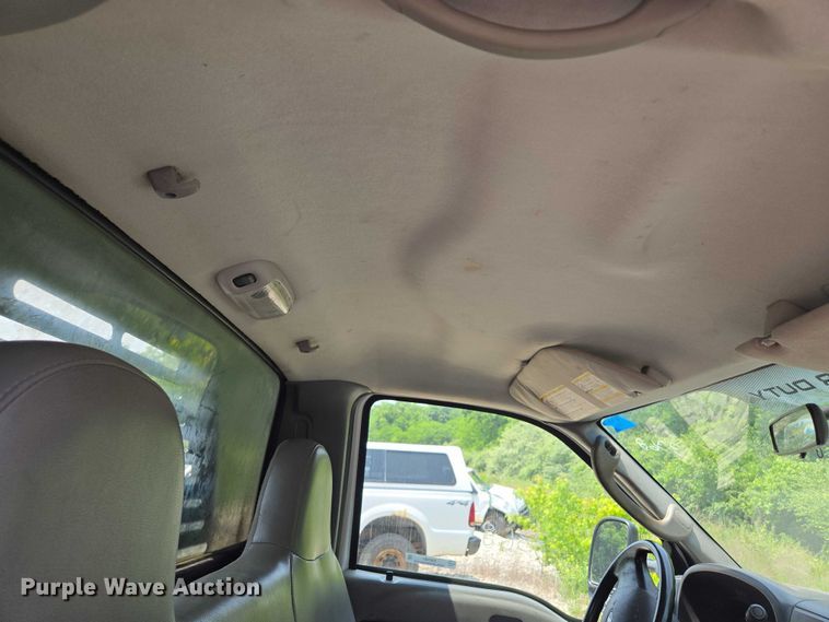 image for item EM7461 2006 Ford F350 Super Duty XL flatbed pickup truck