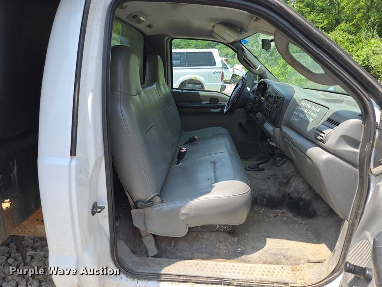 image for item EM7461 2006 Ford F350 Super Duty XL flatbed pickup truck