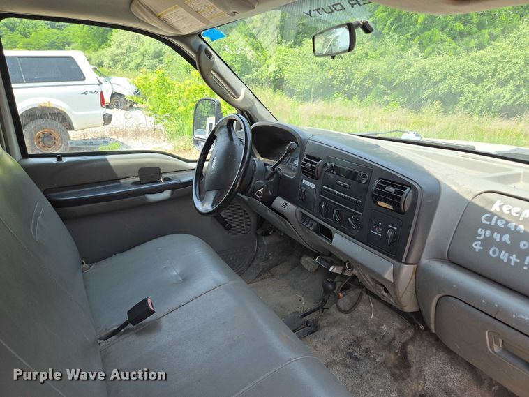 image for item EM7461 2006 Ford F350 Super Duty XL flatbed pickup truck