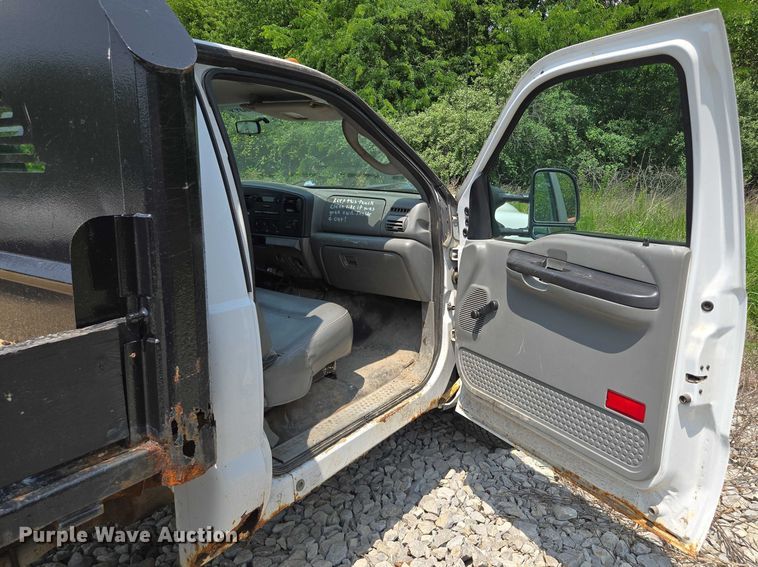 image for item EM7461 2006 Ford F350 Super Duty XL flatbed pickup truck