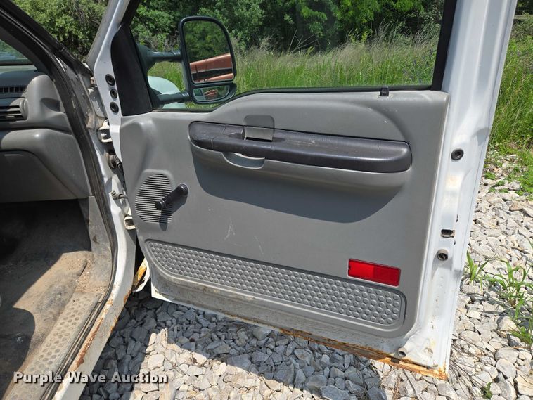 image for item EM7461 2006 Ford F350 Super Duty XL flatbed pickup truck