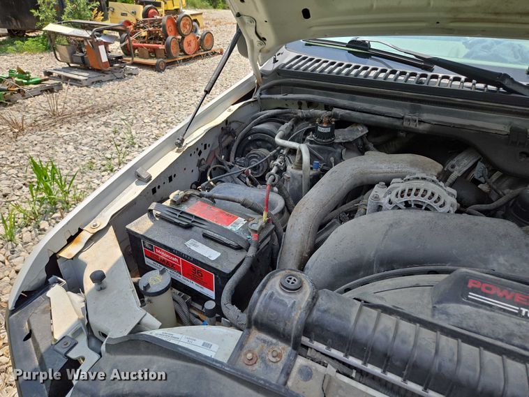 image for item EM7461 2006 Ford F350 Super Duty XL flatbed pickup truck