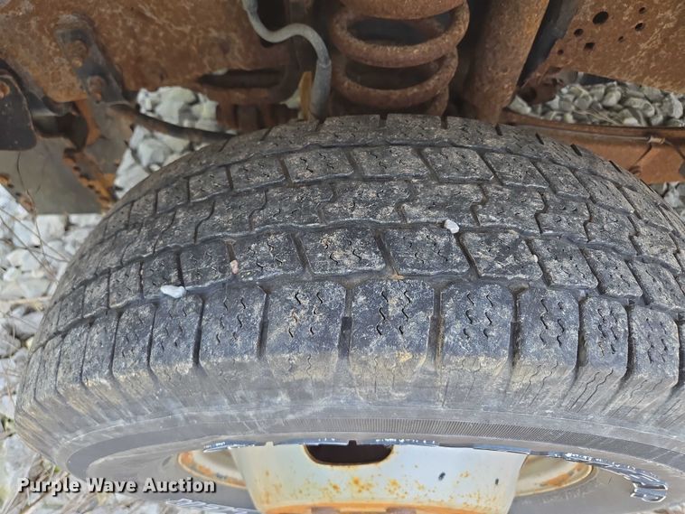 image for item EM7461 2006 Ford F350 Super Duty XL flatbed pickup truck