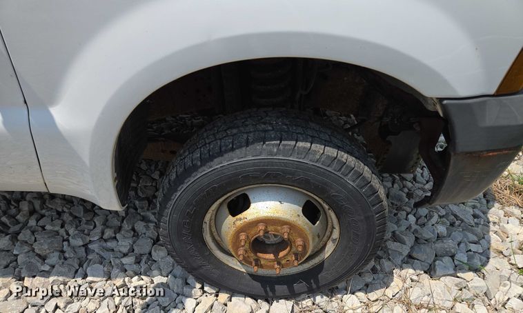 image for item EM7461 2006 Ford F350 Super Duty XL flatbed pickup truck