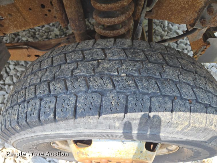 image for item EM7461 2006 Ford F350 Super Duty XL flatbed pickup truck