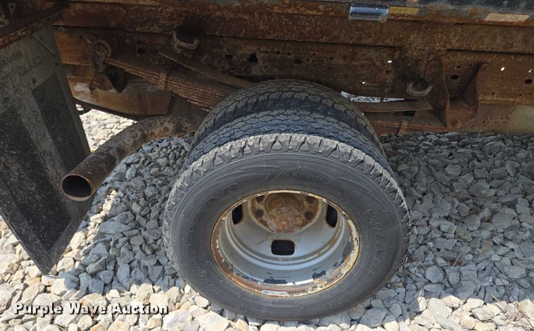 image for item EM7461 2006 Ford F350 Super Duty XL flatbed pickup truck