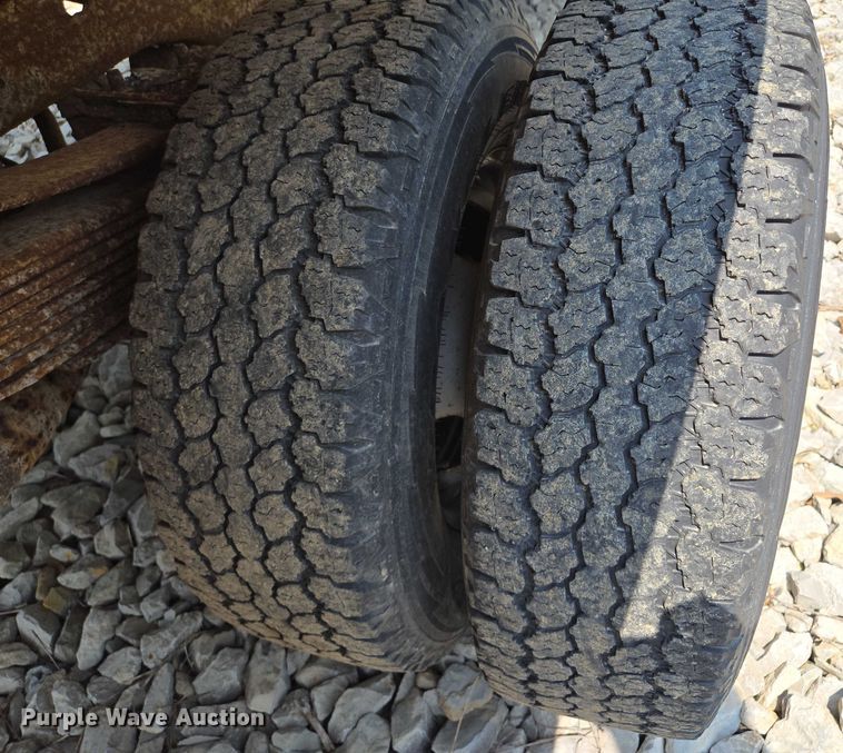 image for item EM7461 2006 Ford F350 Super Duty XL flatbed pickup truck