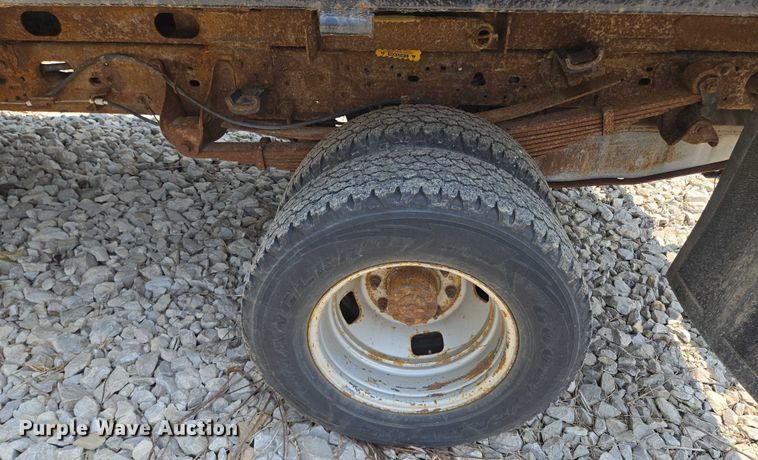 image for item EM7461 2006 Ford F350 Super Duty XL flatbed pickup truck