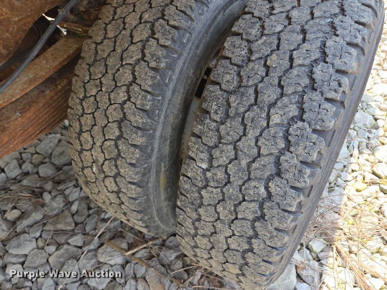 image for item EM7461 2006 Ford F350 Super Duty XL flatbed pickup truck