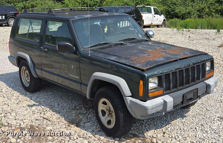 image for item EM7462 2000 Jeep Cherokee SUV