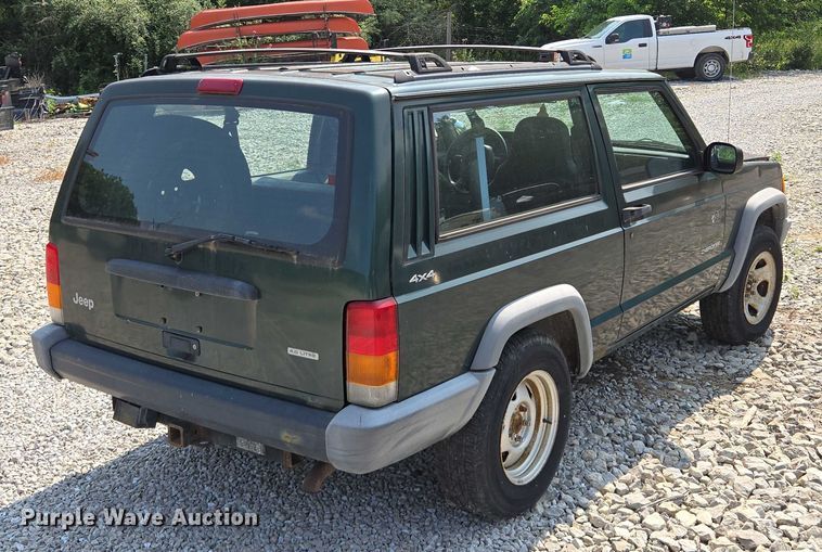 image for item EM7462 2000 Jeep Cherokee SUV