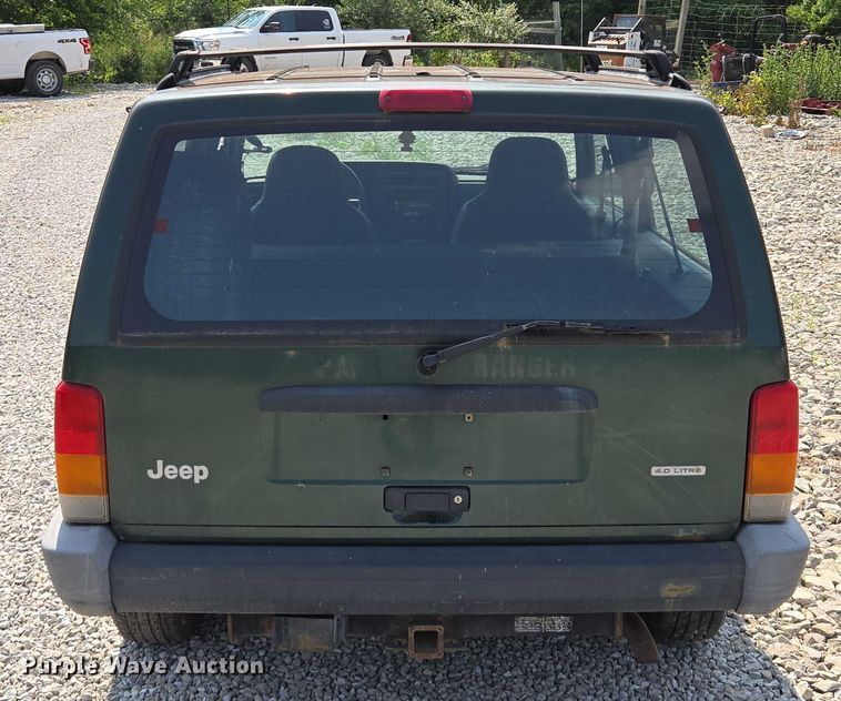 image for item EM7462 2000 Jeep Cherokee SUV