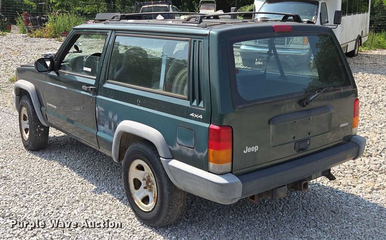 image for item EM7462 2000 Jeep Cherokee SUV